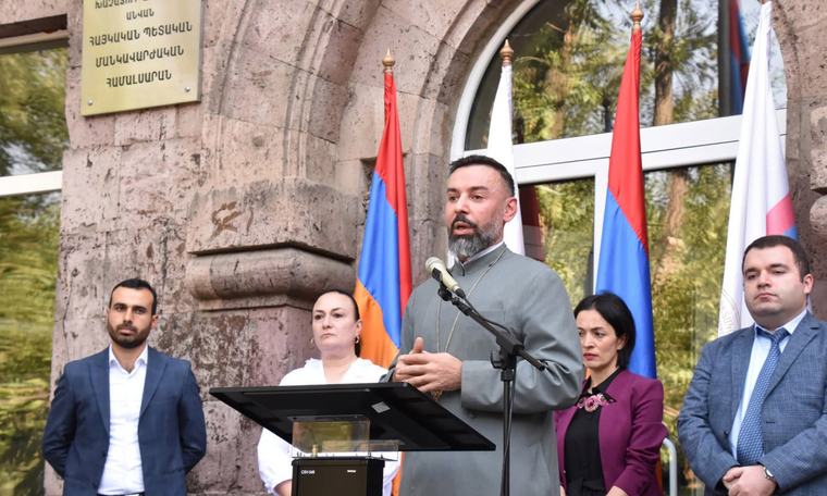 Հասարակություն ԵՊՀ Աստվածաբանության ֆակուլտետին «Հայոց պատմություն» առարկան պետք չէ. 168.am 2026-09-07 15:58 1732