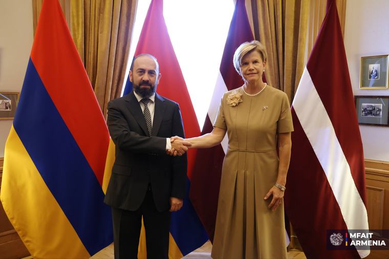 Արարատ Միրզոյանը առանձնազրույց է ունեցել Լատվիայի ԱԳ նախարարի հետ