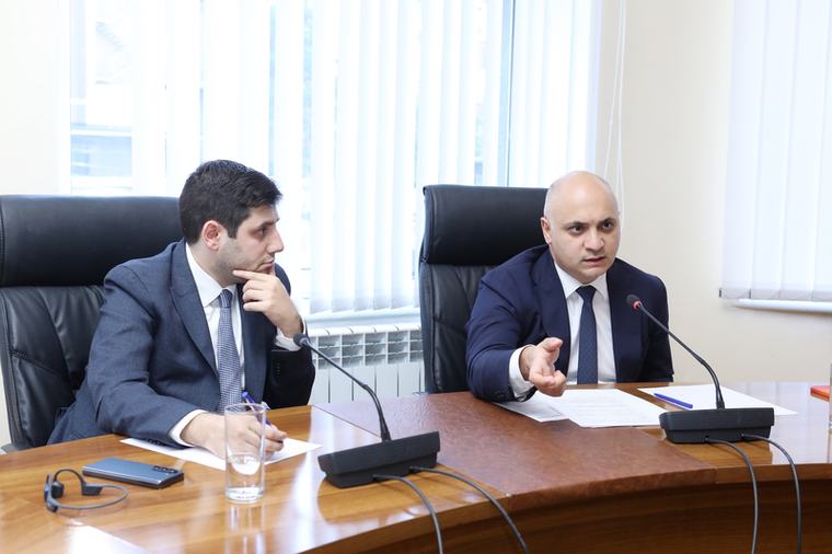 Քննարկել են առցանց տաքսու ոլորտի խնդիրները