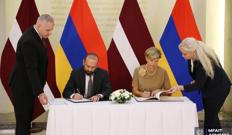 Armenian, Latvian FMs sign protocol on implementing Armenia-EU agreement on readmission of persons residing without authorization